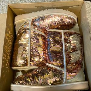 Ugg classic short sequin boot. Gold. Size 7.